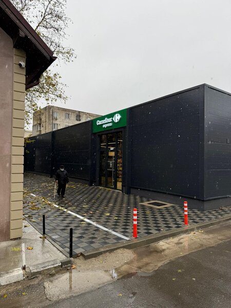 Piata Slobozia, sp. com. Carrefour de vanzare,