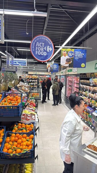 Piata Slobozia, sp. com. Carrefour de vanzare,
