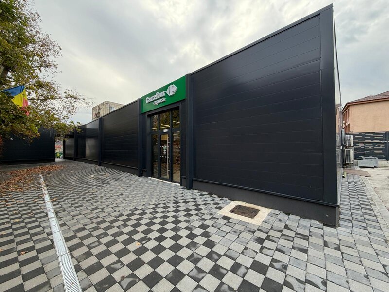 Slobozia Teren 366 mp cu sp. comercial Piata Slobozia, chirias Carrefour