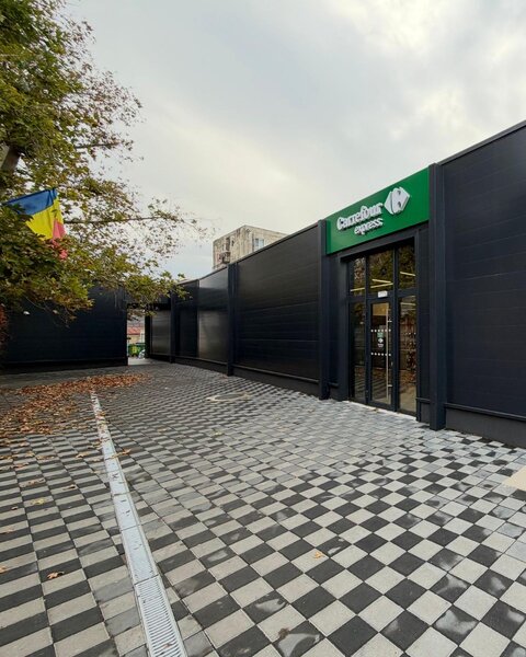 Slobozia Teren 366 mp cu sp. comercial Piata Slobozia, chirias Carrefour